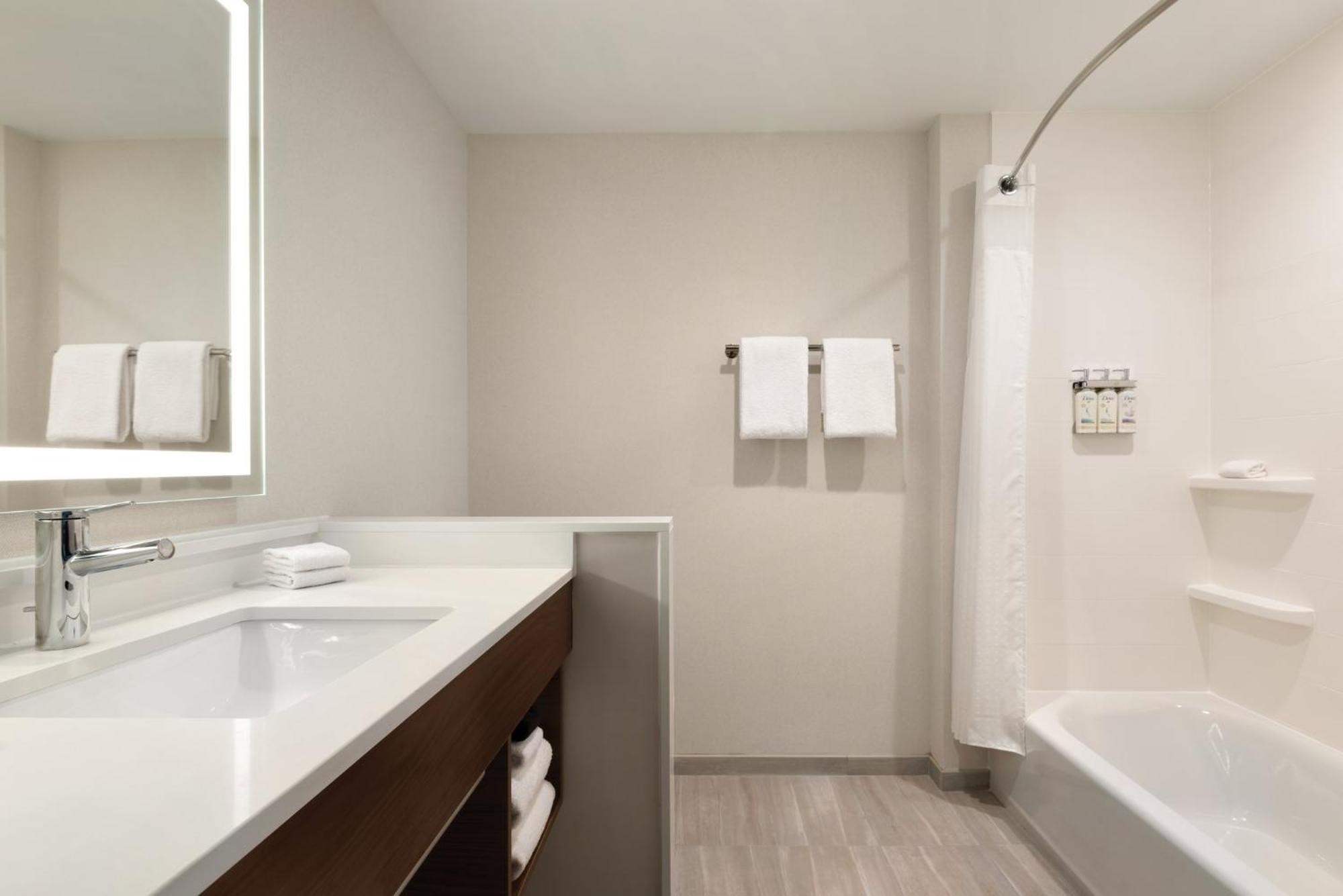 Holiday Inn Express Cape Canaveral By Ihg Exterior photo