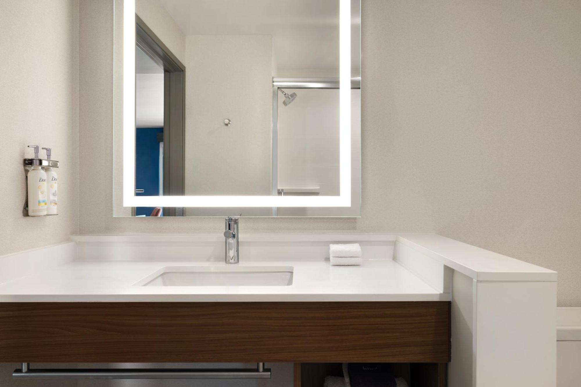 Holiday Inn Express Cape Canaveral By Ihg Exterior photo