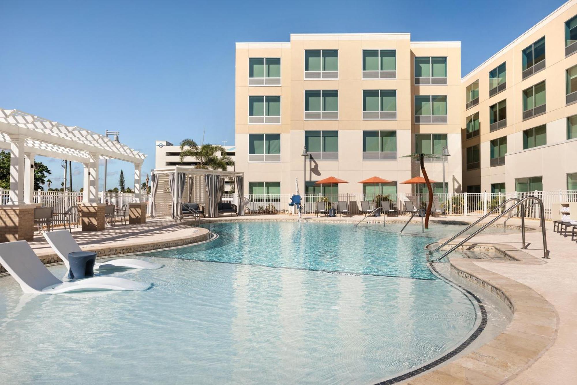 Holiday Inn Express Cape Canaveral By Ihg Exterior photo