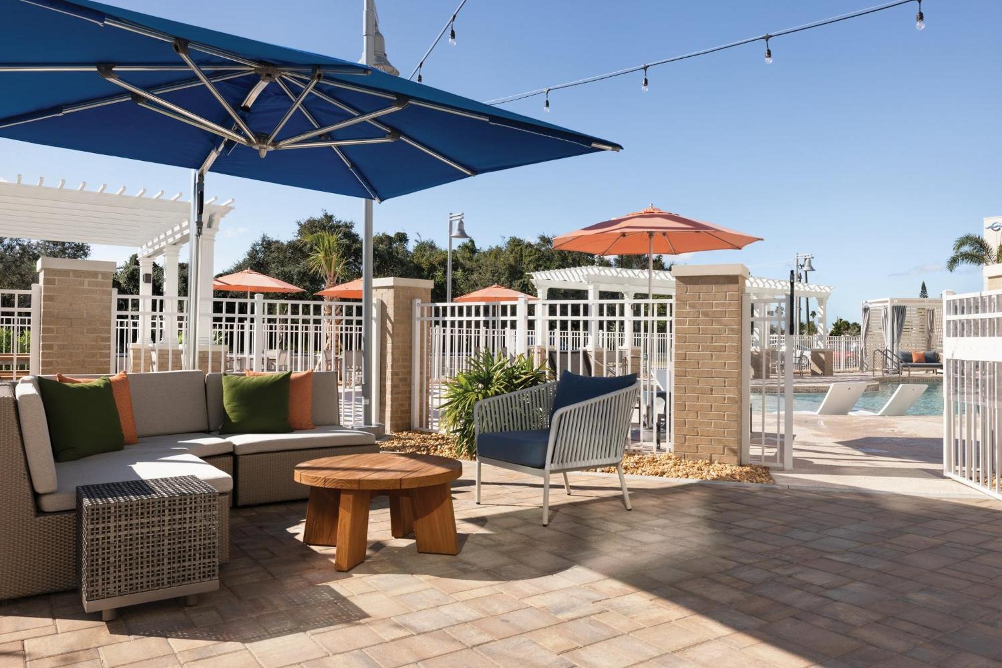 Holiday Inn Express Cape Canaveral By Ihg Exterior photo