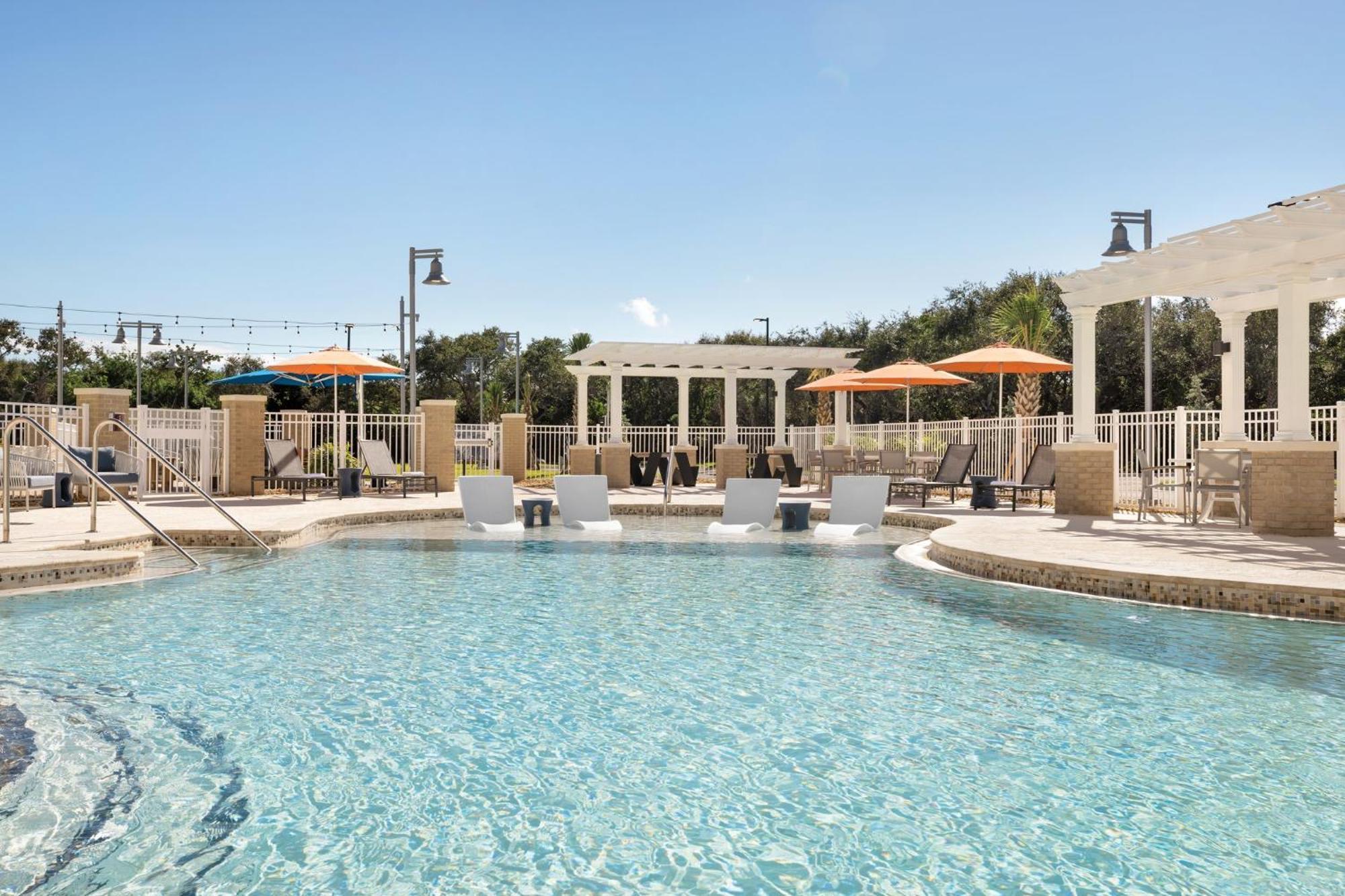 Holiday Inn Express Cape Canaveral By Ihg Exterior photo